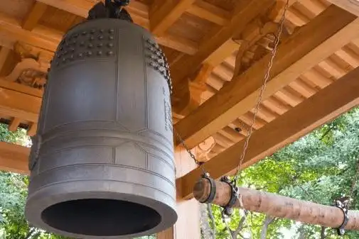 不容小觑 和尚敲钟大有玄机