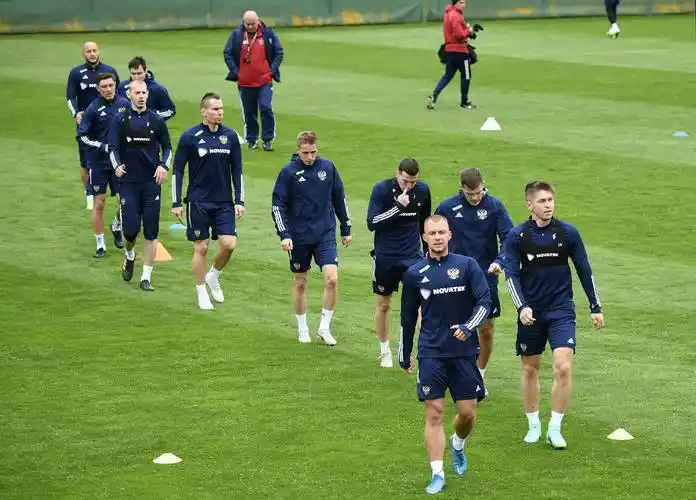 足球——俄罗斯队备战欧锦赛_训练