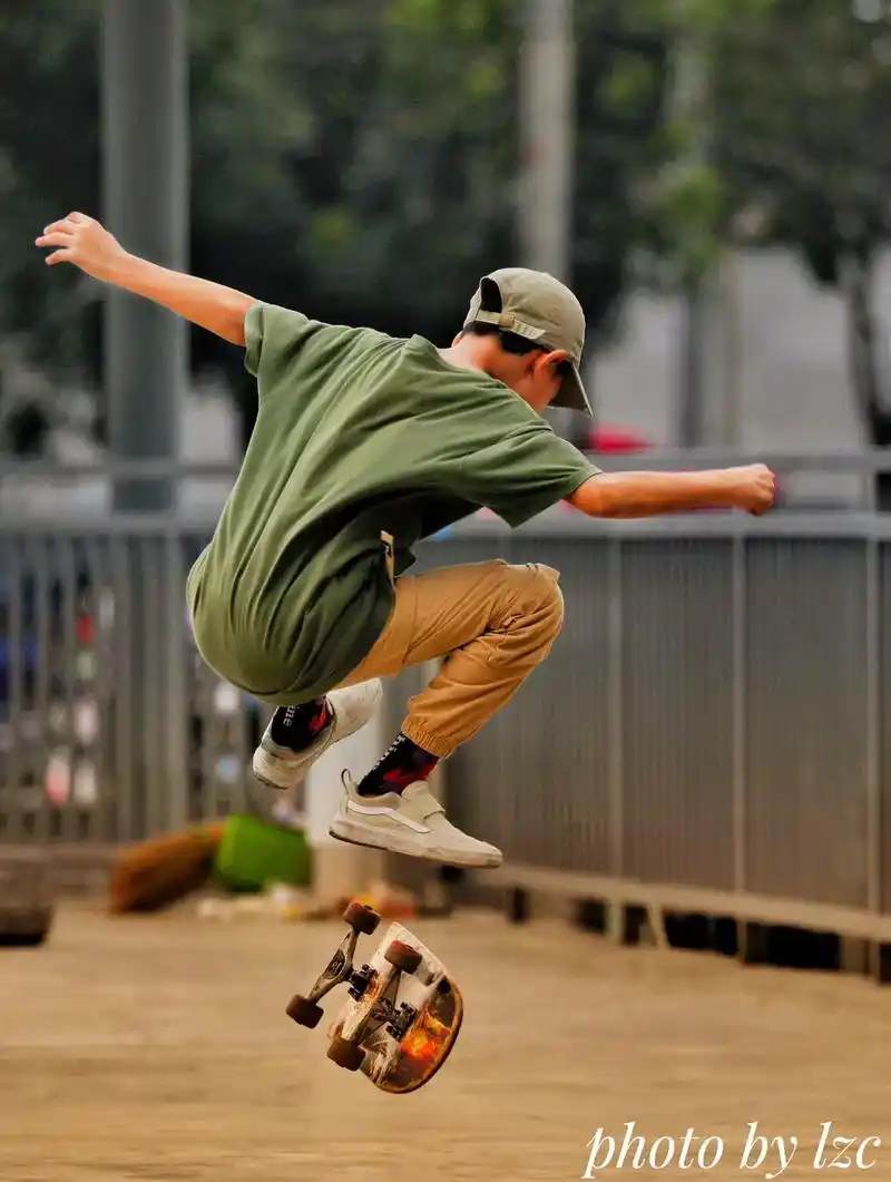 青春活力.#视觉艺术 #我的摄影日记 #滑板 #定格美好瞬间 - 抖音