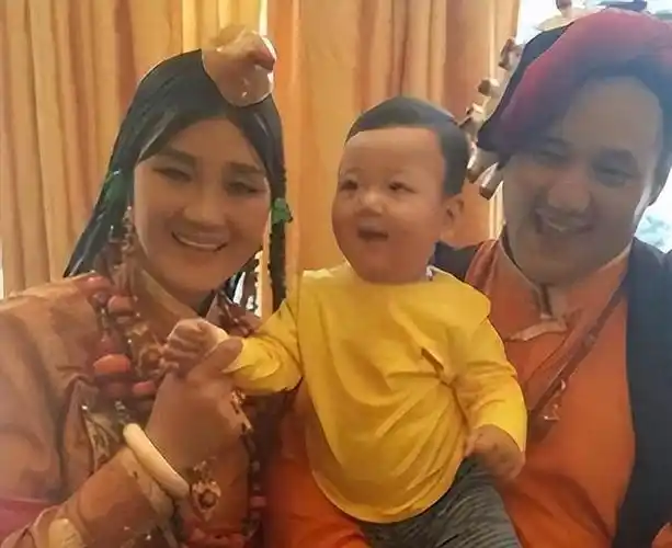 歌手降央卓玛:因丈夫高颜值疯狂倒追,婚后生3胎,如今幸福美满