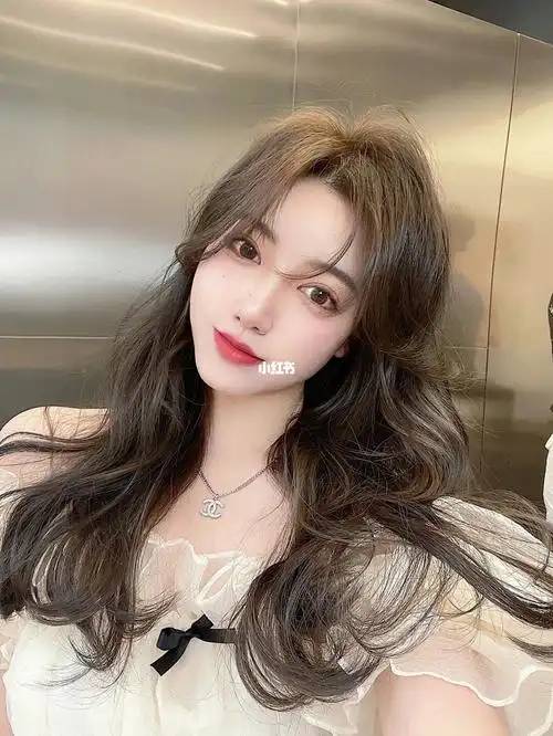 2022年最流行的颜色冷棕色显白发色肇庆染发