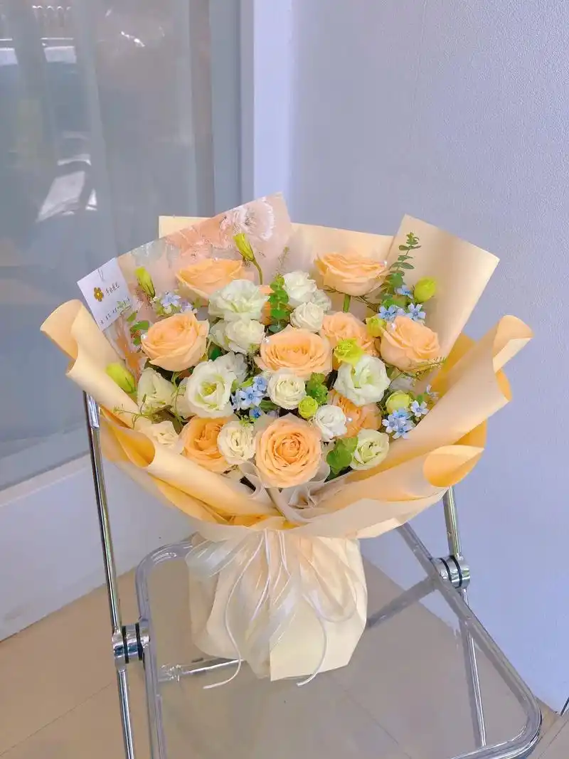 西渡花店#香槟玫瑰混搭花束."收藏所有浪漫美好瞬间"91 # - 抖音