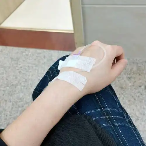 有正在输液的姐妹吗能拍一张手扎针的照片发给我吗08080808