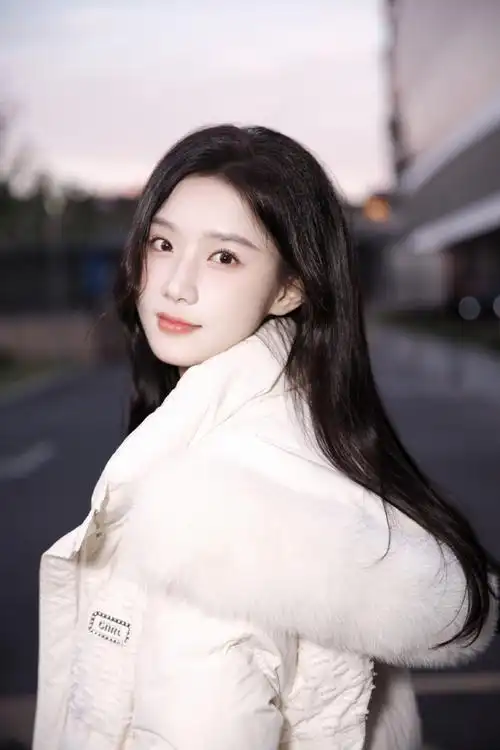 陈意涵estelle超话自在拥抱寒意,演绎被温暖包裹的冬季诗篇7615和