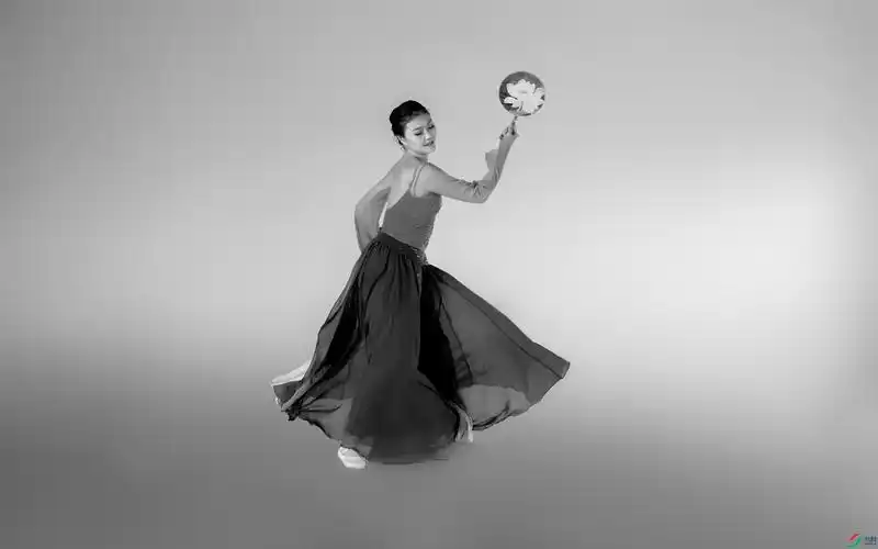 [人物] 民族舞蹈------祝贺荣获首页黑白影像精华!