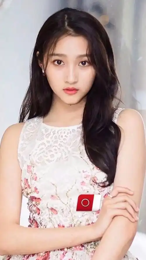 关晓彤,1997年9月17日出生于北京市,中国内地影视女演员,歌手.