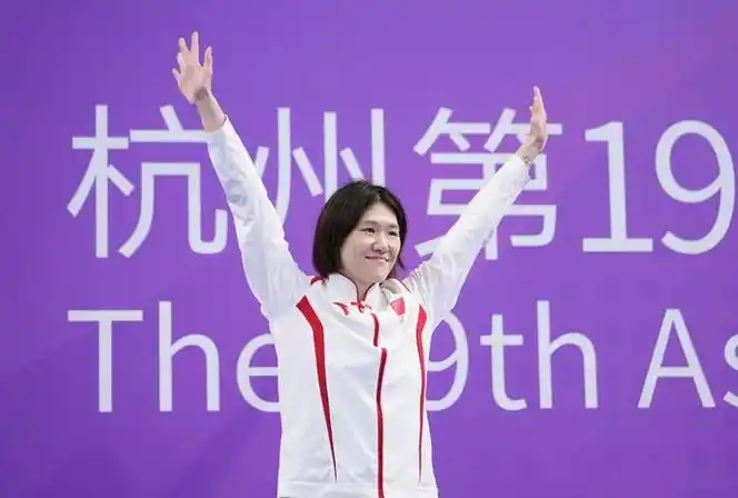 9月28日,冠军中国选手叶诗文在颁奖仪式上.新华社记者 薛宇舸 摄
