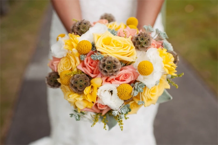 到店后将消费码给商户进行验证,并支付尾款 温馨提示 此手捧花团单仅