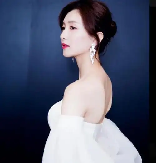 还有气质女神刘诗诗,也有性感撩人的蝴蝶美背蝴蝶背和驼背有什么区别