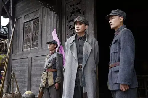 侯长荣成绝境铸剑定海神针心怀敬畏演绎革命先驱