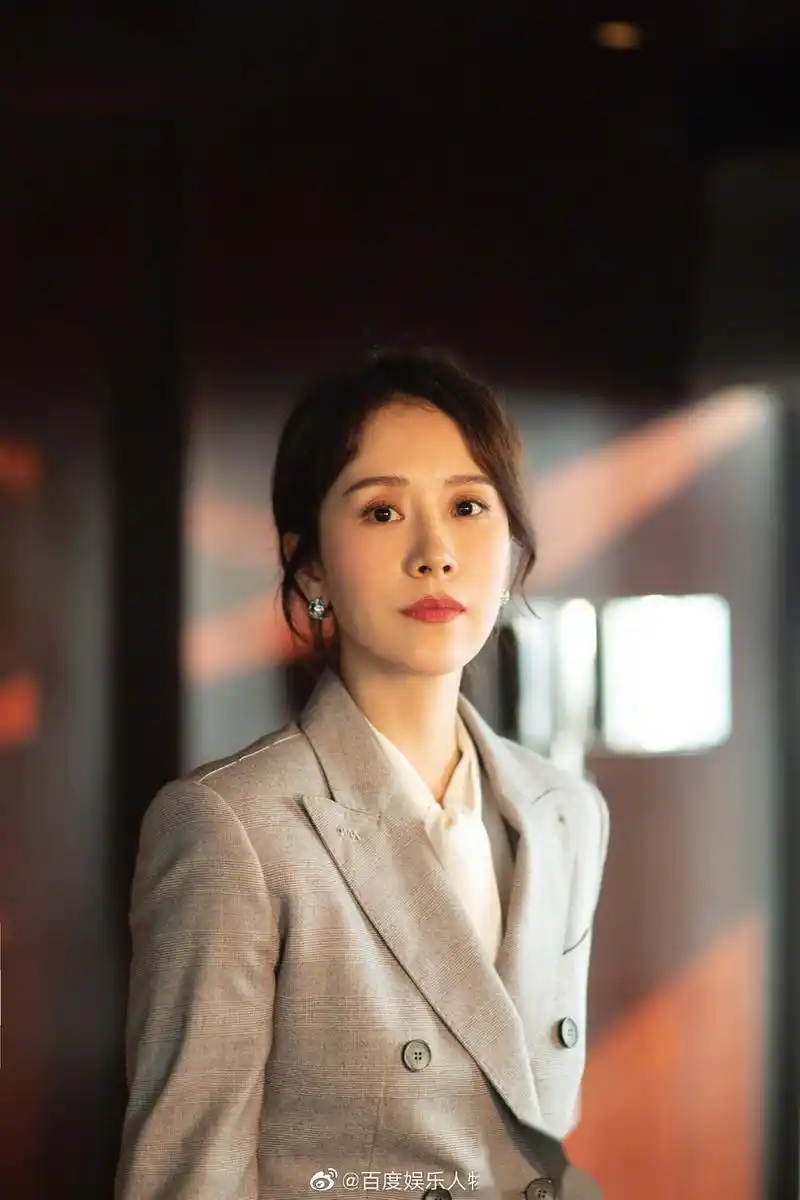 作为"南京的女儿",海清亮相,江苏《五星红旗,我为你骄傲》诗歌朗诵