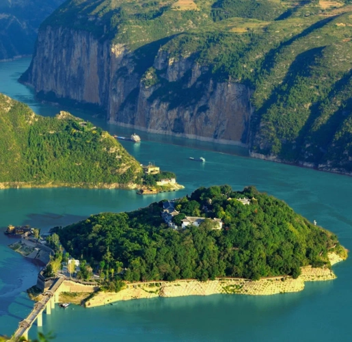 航拍瞿塘峡夔门 俯瞰最美诗城 奉节将举办全国无人机航拍大赛