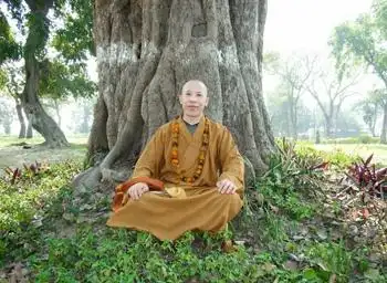 北京普照寺住持法闻大和尚昨日微信推送 我寺镇寺之宝能宽老法师舍利