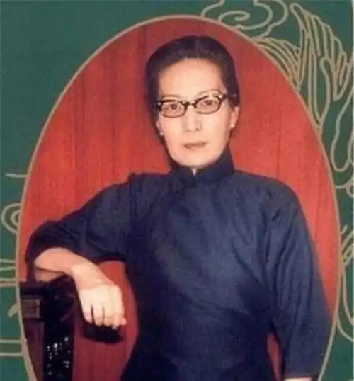 杜月笙娶孟小冬后很快病逝42岁的孟小冬靠什么在香港维生