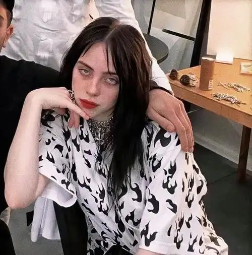 billie eilish激推bot关注打开新页热度(1987)评论(28)推荐碧梨玛丽莲