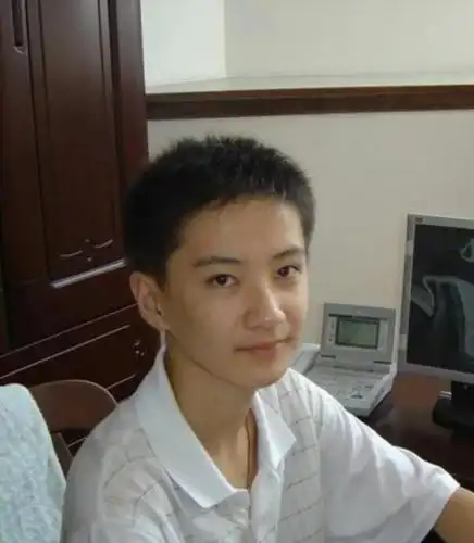 《快乐星球》第一部中"丁凯乐"的扮演者李瑞,就凭着帅气的外表和极具