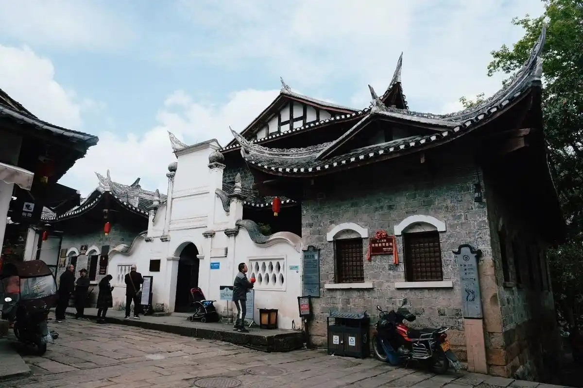 一人一镇之 资中罗泉古镇 罗泉镇,位于四川省内江市资中县城北约50