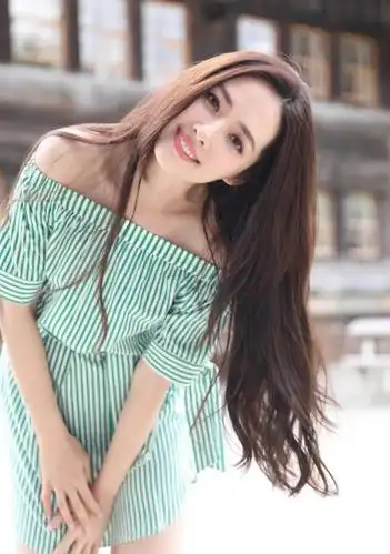 郭碧婷的百变造型,中分和刘海都能驾驭,空气刘海减龄像高中生!