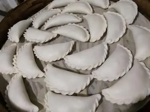 饭后舅妈做芡,舅小表妹帮忙,我包米粿,舅妈还做了清明