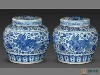 明成化 青花瑞兽纹天字罐 成化青花纹饰纤细活泼,多用双线勾勒填色法