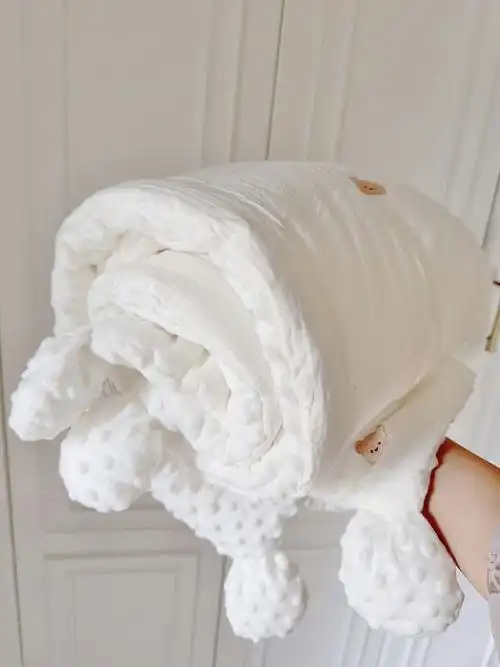 软fufu的好舒服啊～a类 一面水洗棉 一面豆豆绒四个角还自带可爱的