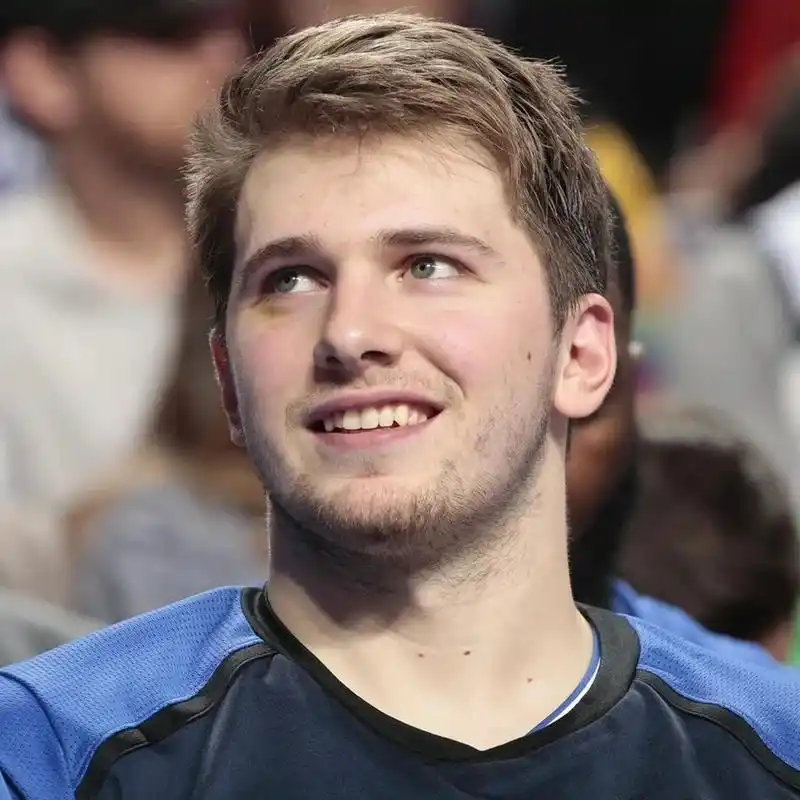 东契奇头像 理性地看,独行侠阵容方面确实不如勇士,打不赢也是正常的