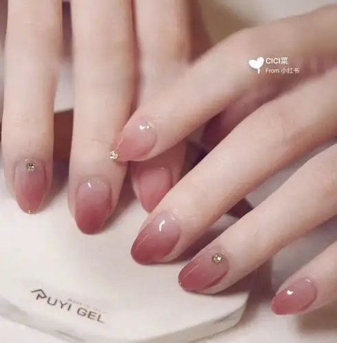 生活| 超流行的美甲配色,真的美炸了!_指甲