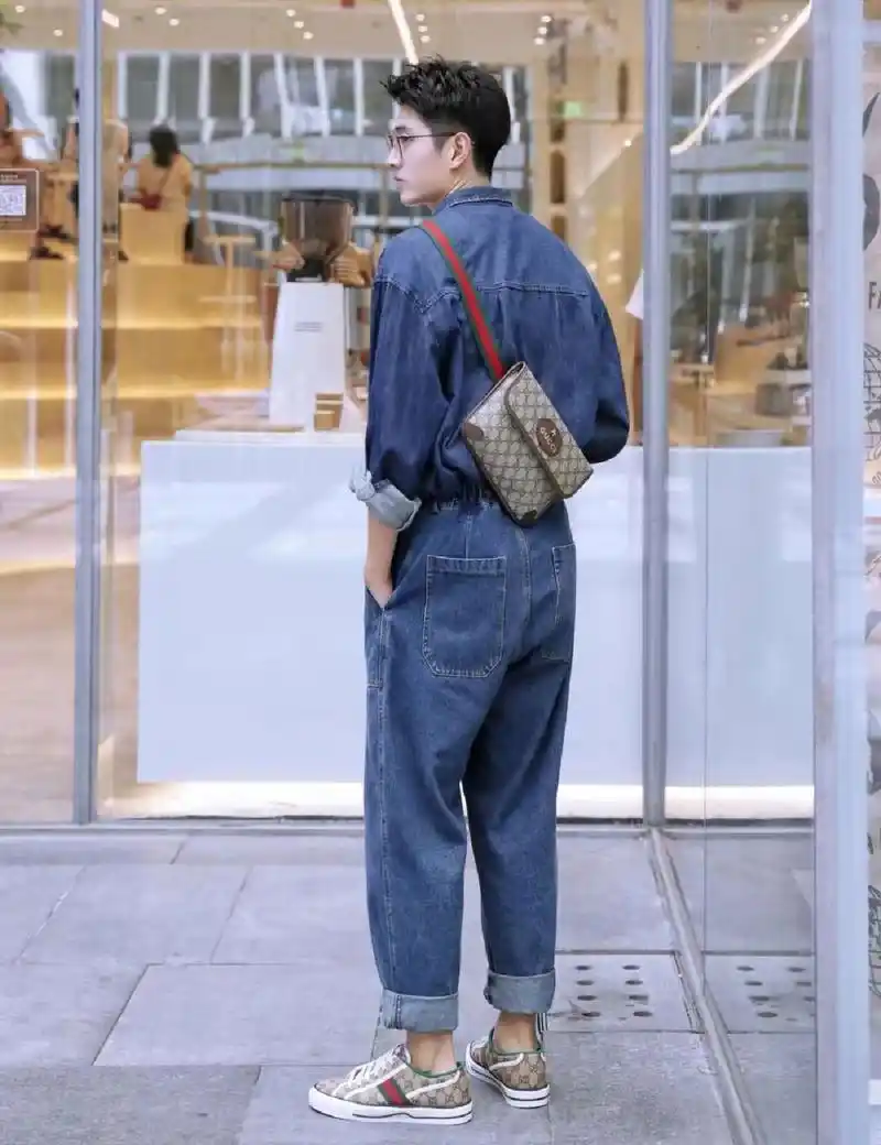 肖战同款斜挎包包 gucci虎头包 同款饼干鞋 (图片搬运)