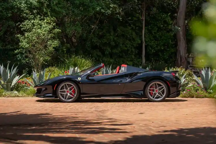 法拉利敞篷超跑ferrari488pistaspider