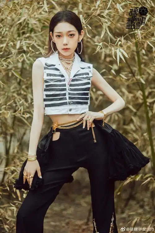 g),1998年7月31日出生于北京市,中国内地流行乐女歌手,女子演唱组合 a