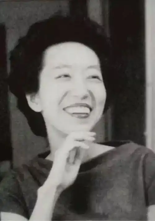 张爱玲晚年生活3年搬家上百次去世时衣不蔽体活得像流浪狗