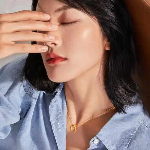 周六福金项链女计价5g足金甜甜圈项链双环扣简约ins风吊坠正品a069574