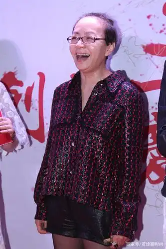 宋丹丹衣品很时尚,就是不会做造型,服装和头发不像一个人身上的