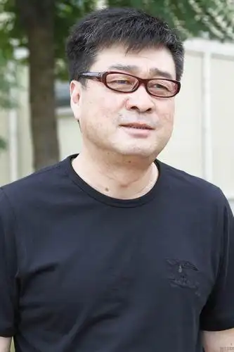 图集陈逸恒,1954年出生于北京,中国内地导演,演员,制片人.