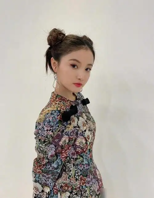 林小宅高昕用恋情炒作1年不到已曝光2段恋情爱豆圈这么好混