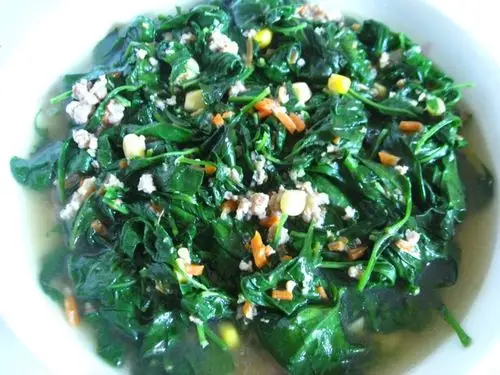 先上两道素菜,先吃素再吃肉,饮食更合理.   上汤枸杞叶和清炒菜花.