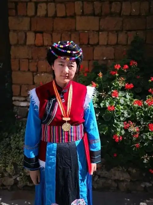 一针一线,丽江这名普米族女子让传统刺绣绽放芳华_文旅丽江