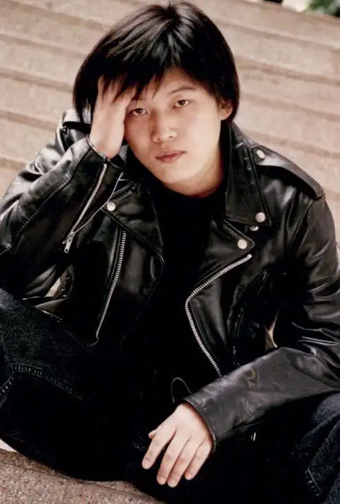 校园民谣代表人物之一郁冬我喜的欢这个女孩最开始的时候她没有答应跟