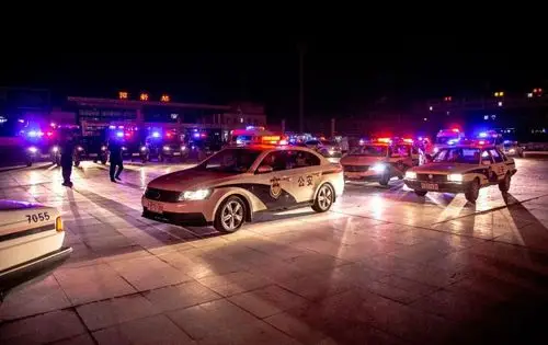 总攻号角400名警力54辆警车昨晚在阳新火车站广场集结待命在全县开展