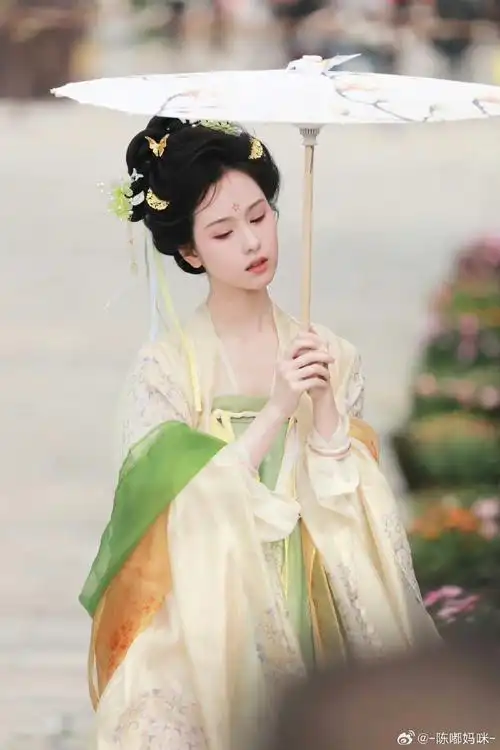 古装请焊在陈都灵身上#    我在现场我有发言权01    陈都灵真人比