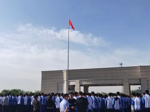 庆云一中2018级升旗暨"沃凯奖学金"发放仪式