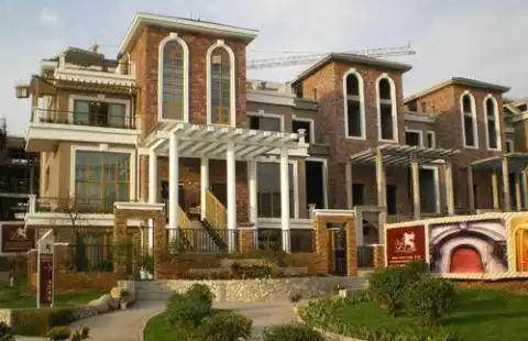 新华水岸豪庭 4室2厅3卫 240平米—平顶山新华房屋出售