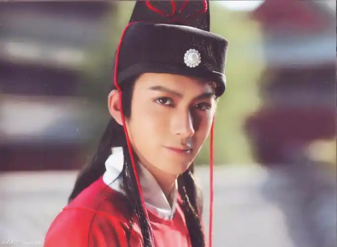 请问这是哪一版展昭?演员叫什么名字