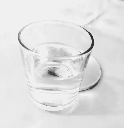 一杯简单的白开水,给人一种纯粹的思想