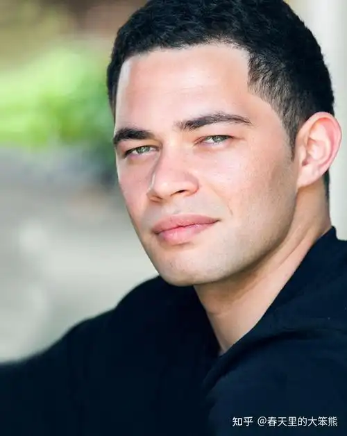 有没有姐妹有速度与激情9多姆年轻时候扮演者温尼·贝内特的照片简介?