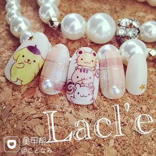 卡通可爱手绘布丁狗格纹甲片美甲图片