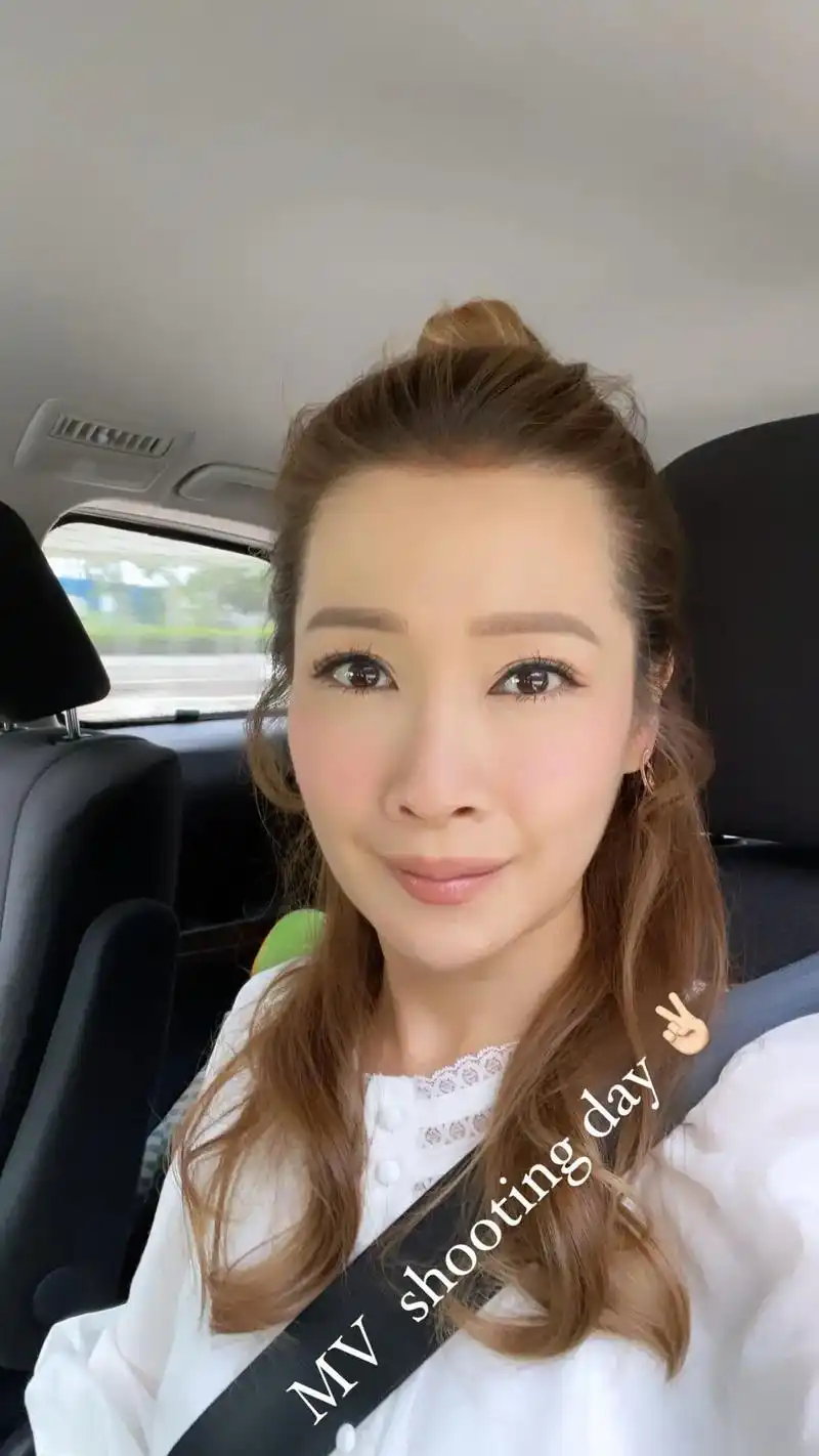 又是#工作日 @关心妍 jade kwan 除了继续主持节目 - 抖音