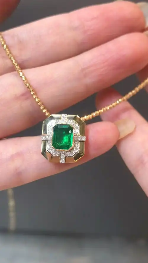 时尚复古祖母绿吊坠款