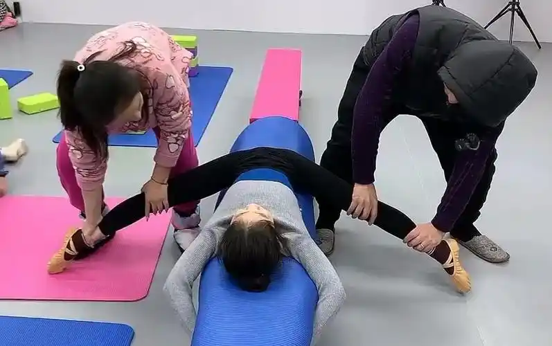 舞蹈课 软开度 被动压腿 23.01.14 李