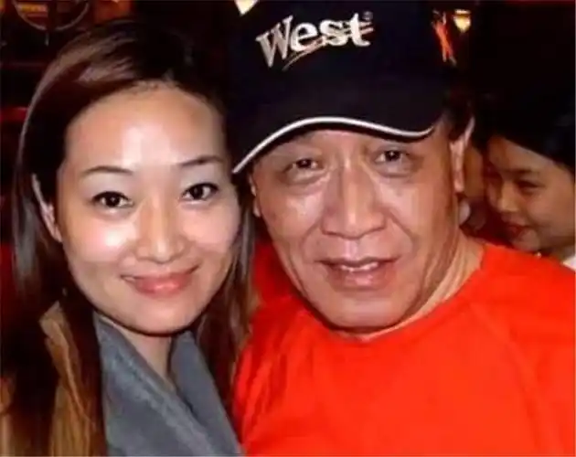 他曾是一代歌王,娶小33岁娇妻,昔日好友成了他岳父